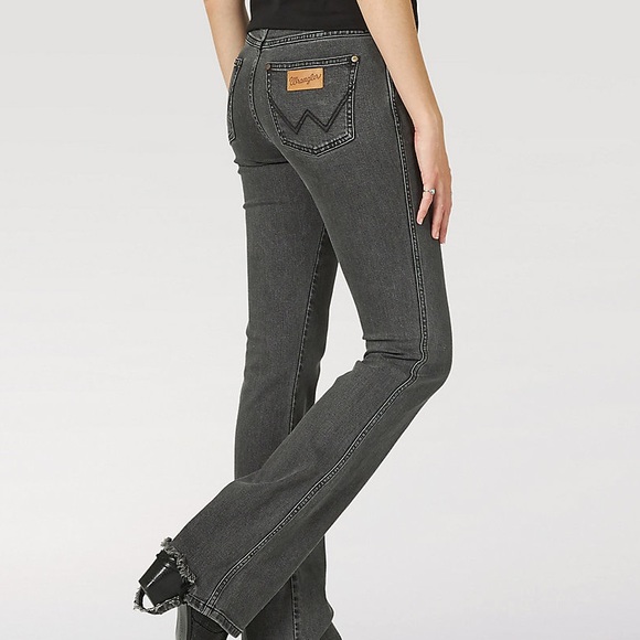 Wrangler Exaggerated Boot Jean - Picture 2 of 8